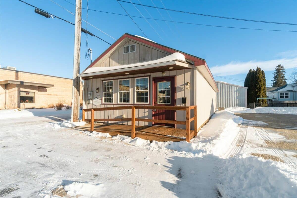 03-162-1st-Ln-Milton-WI-53563-WindowStill-10