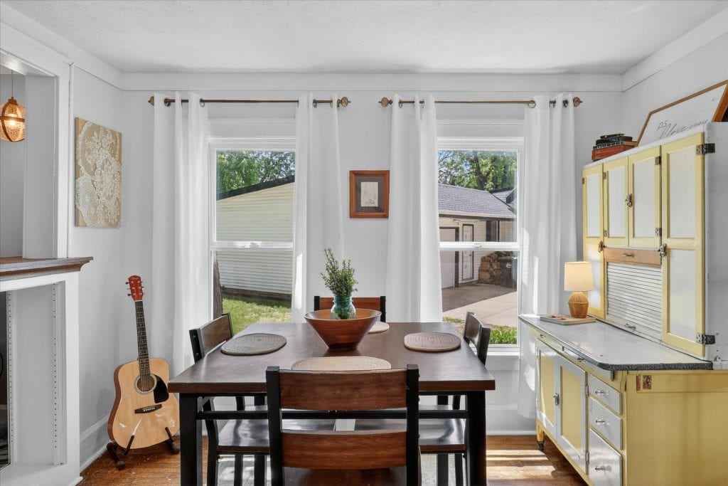 10-1161-Eaton-Ave-Beloit-WindowStill