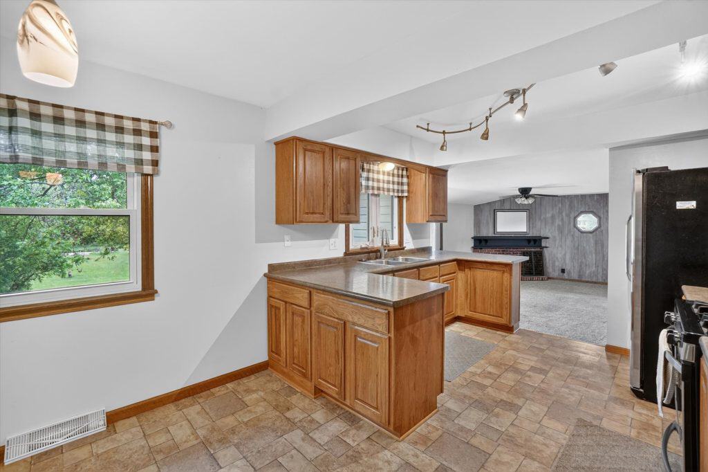 14-3806-E-Jacobs-Dr-Milton-WI-53563-WindowStill
